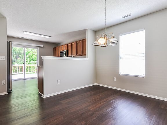 3rd image of 3149 Varcroft Rd