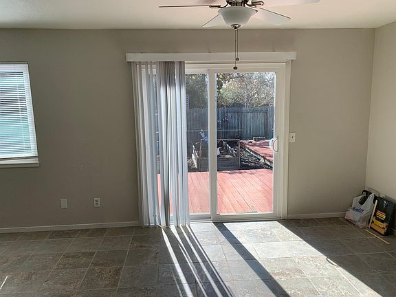 5th image of 2618 Castlewood Dr