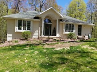 7968 Oak Ridge Ct, Oconto Falls, WI 54154