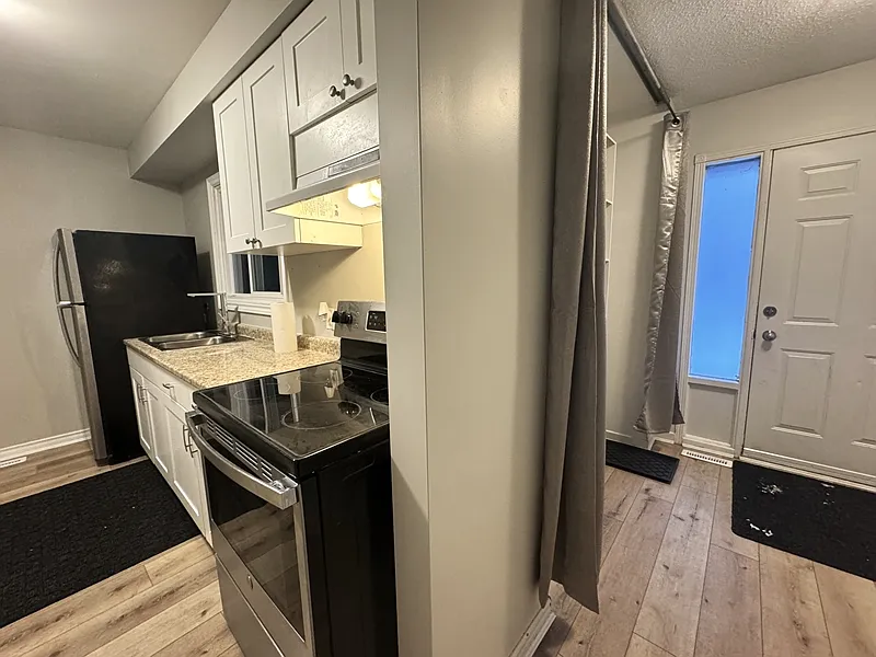 Welcoming 2 Bedroom Upper Unit in Letitia Heights — Photo 4
