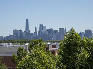 15 Freedomway APT 305, Jersey City, NJ 07305