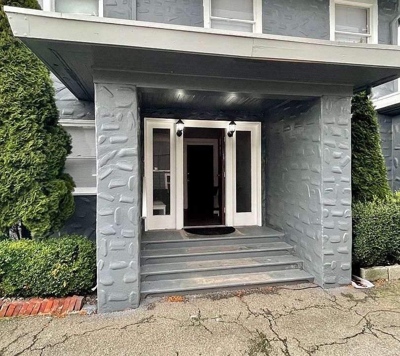 1st image of 1011 E Division St #103