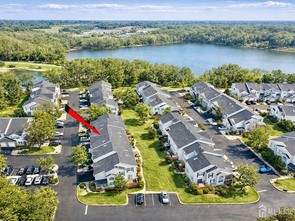 1st image of 18 Bridgepointe Dr