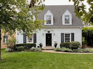 194 S Hawthorne Ave, Elmhurst, IL 60126