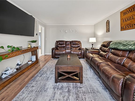 5th image of 4152 Lucan Rd