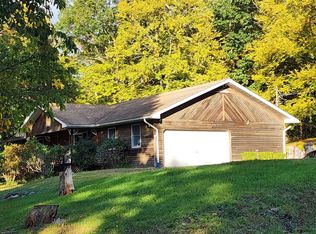2196 Deer Track Dr, East Stroudsburg, PA 18302