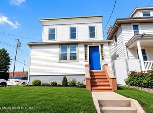 2011 Clove Rd, Staten Island, NY 10304