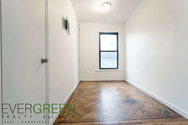Rented by Evergreen Apartments BK | media 9