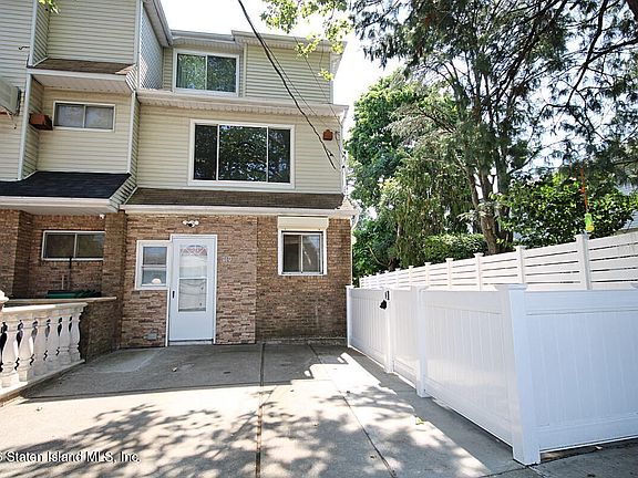 2nd image of 160 Dongan Hills Ave