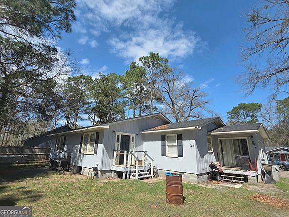 5th image of 758 Hearn Rd