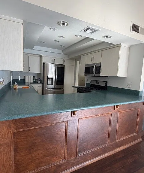 18435 Keswick St #13 — Photo 4