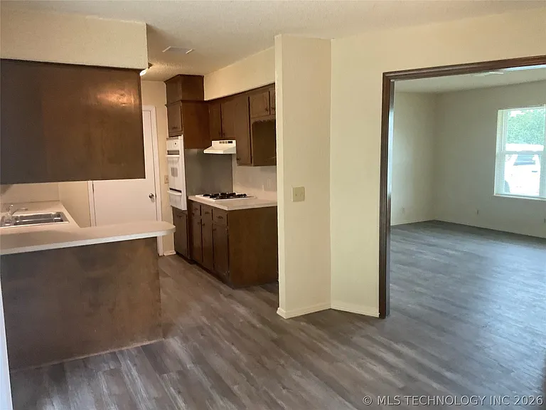 318 S 161st Pl E — Photo 11