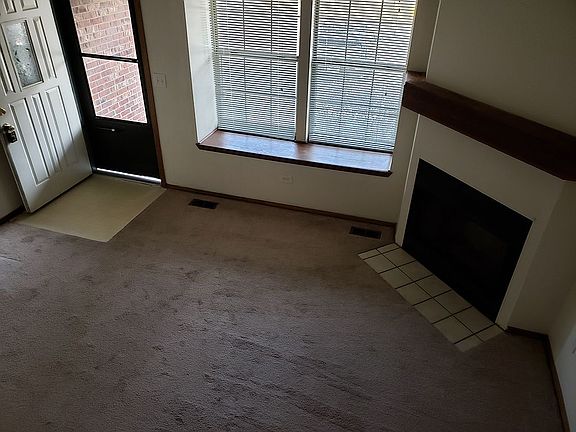 Entry, living rm, fireplace