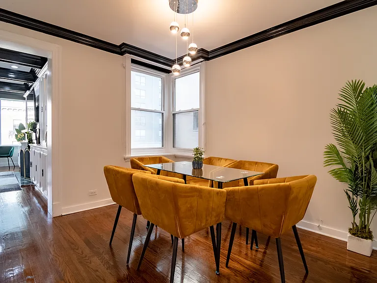 117 E Bellevue Pl #4 — Photo 4