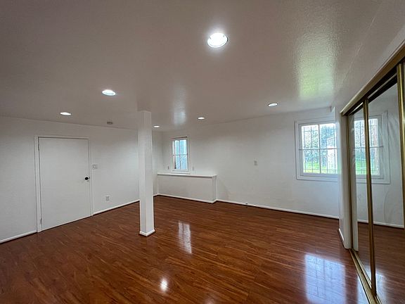 4th image of 979 Capitol Ave