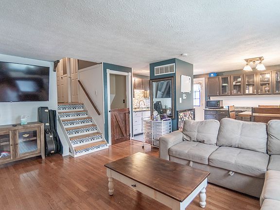 4th image of 6837 Littleton Dr