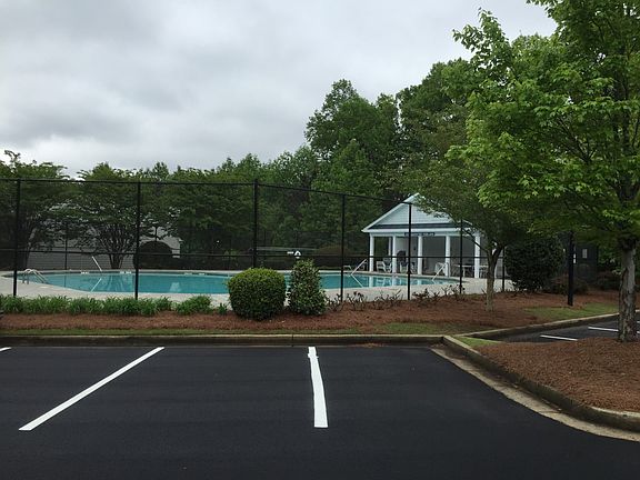 Amenity (tennis, pool)