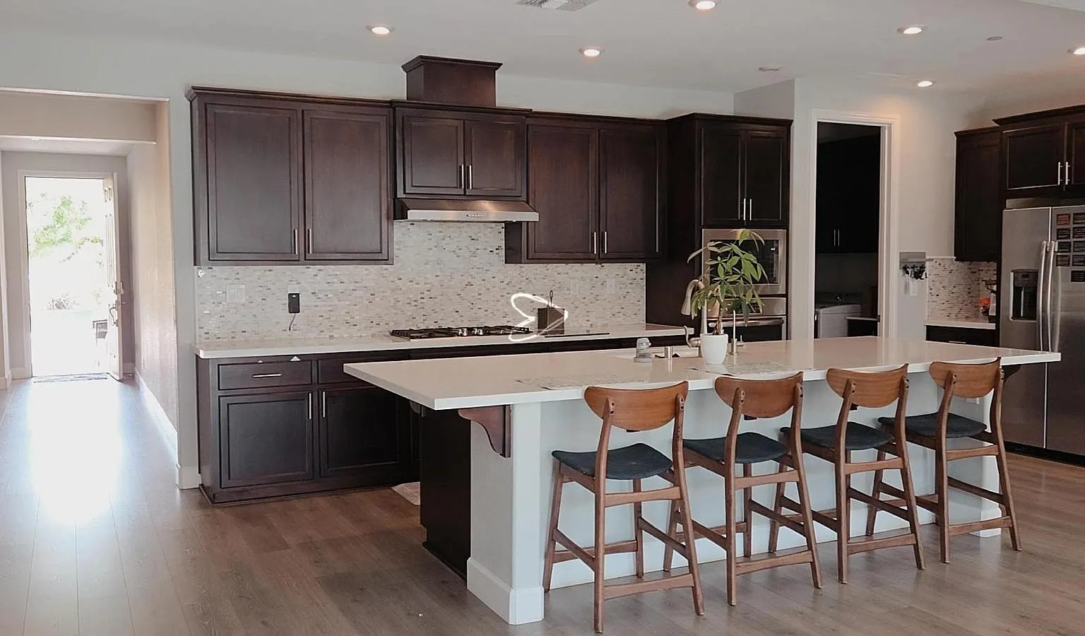3 bed, 1891 sqft, $3,190 — Photo 3