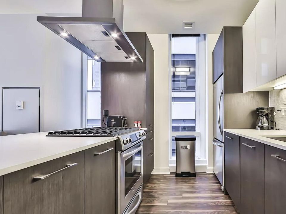 1st image of 225 N La Salle St #2015