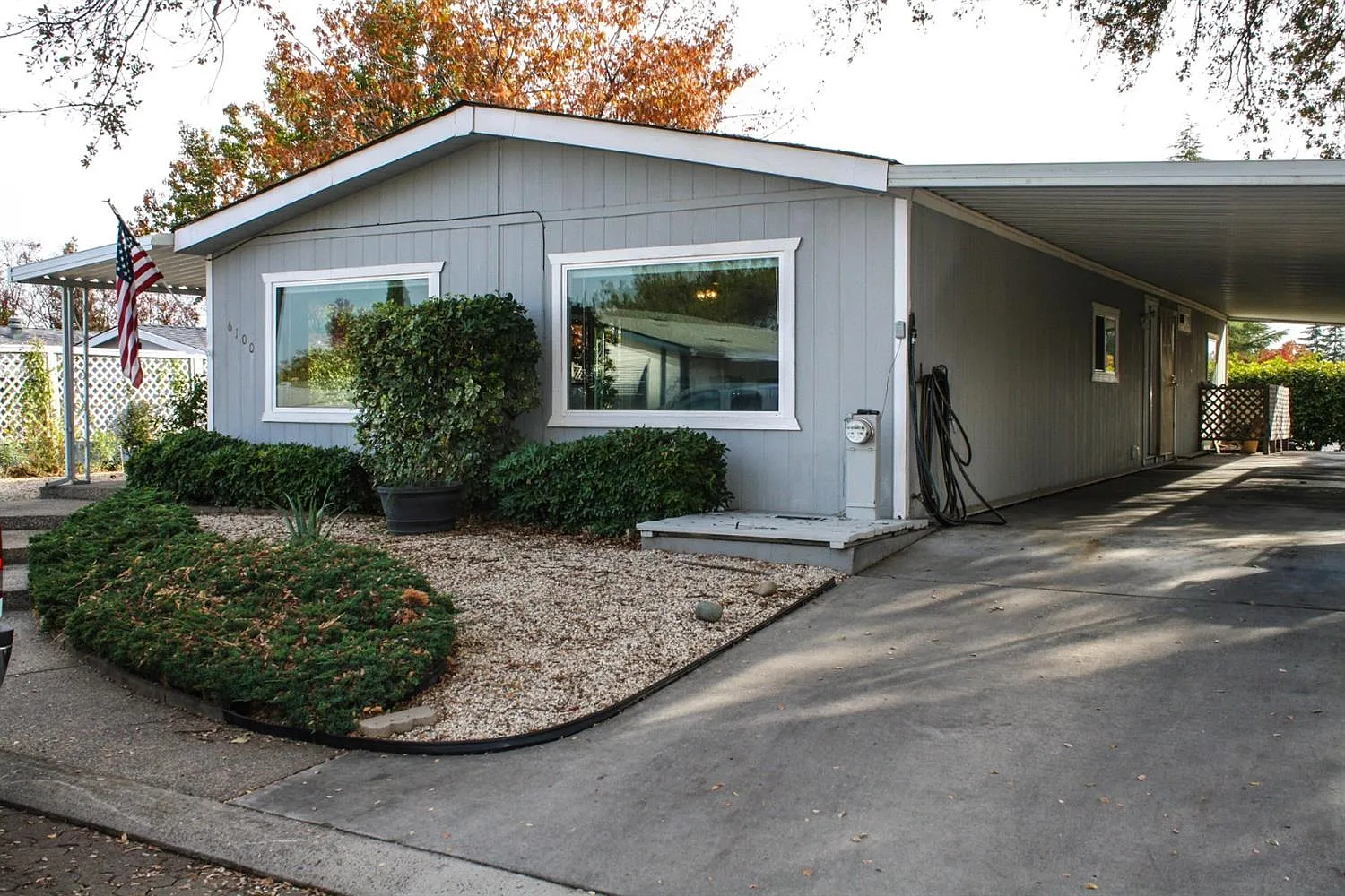 6100 Blucher Ln photo 1