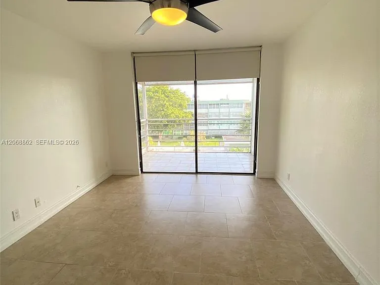 2761 Taft St #405 — Photo 12