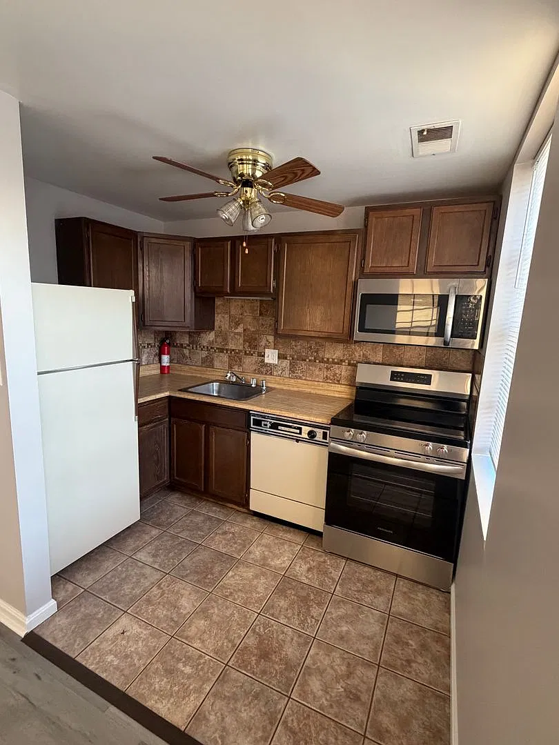Charming 1-Bedroom Condo for Rent at Hanlon Park — Photo 3