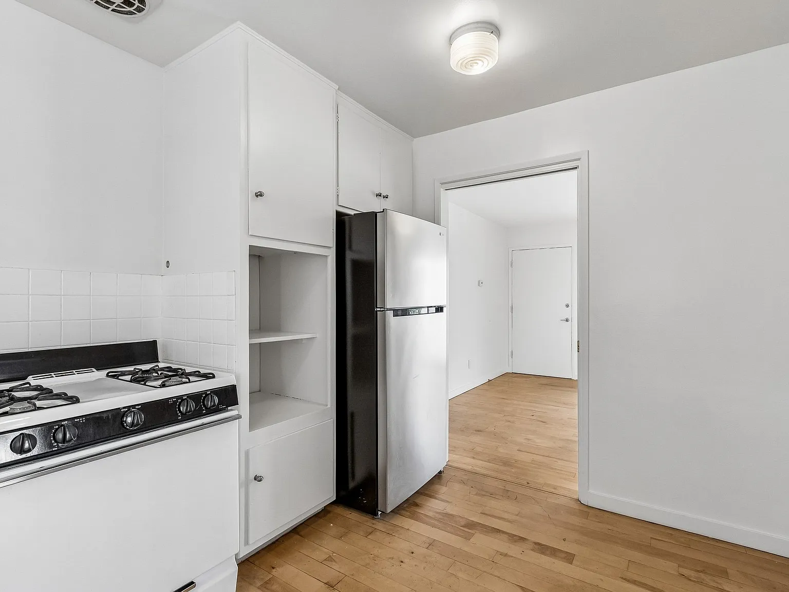 3 bed, 1200 sqft, $4,195 — Photo 4
