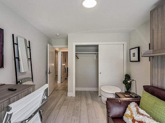 4th image of 1454 S Van Ness Ave #7