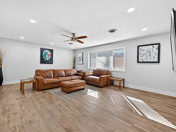 4th image of 600 S Scott Cir