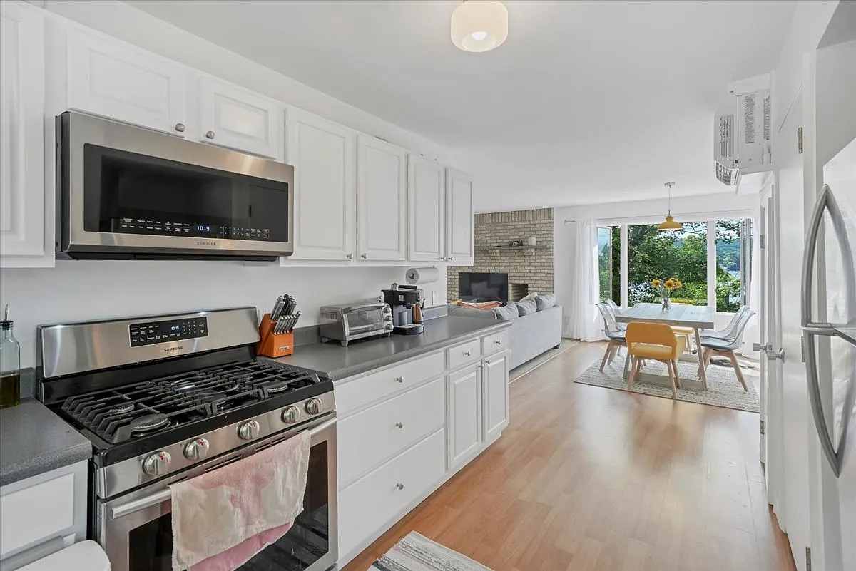 3 bed, $3,300 — Photo 4