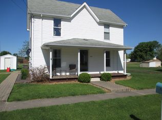 209 W 4th St, Golden, IL 62339