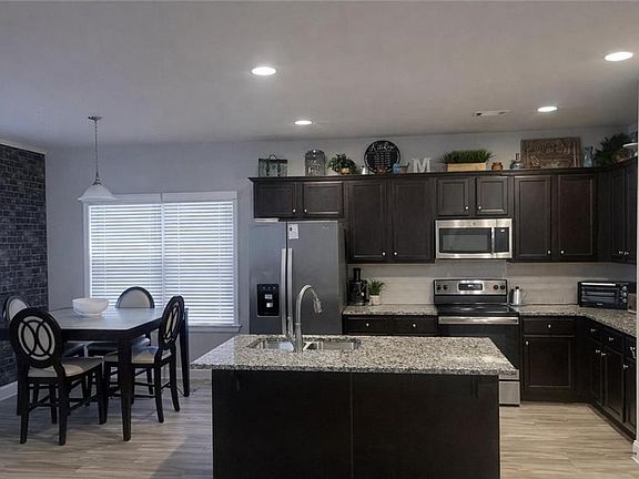 5th image of 461 Lake Ridge Ln