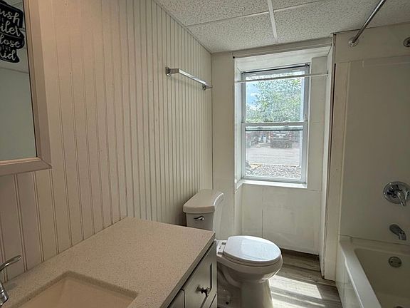 4th image of 35 Ash St