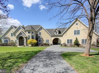 15 Manor Dr, Dillsburg, PA 17019