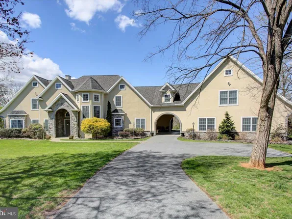 15 Manor Dr, Dillsburg, PA 17019