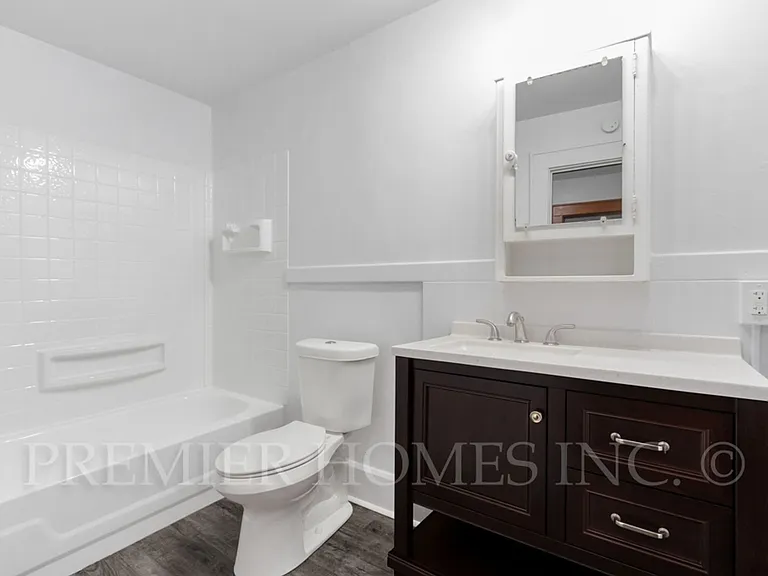 115-123 Louis Ave — Photo 8