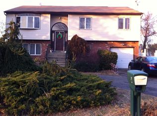 5 Texas St, Selden, NY 11784