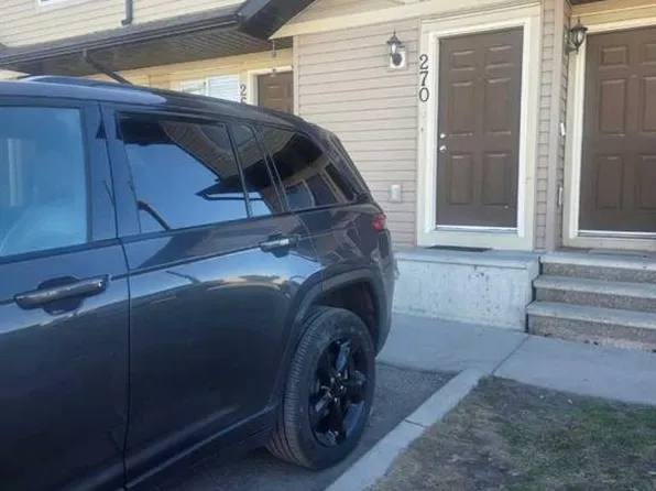 270 E Saddlebrook Point NE, Calgary, AB T3J 0G3
