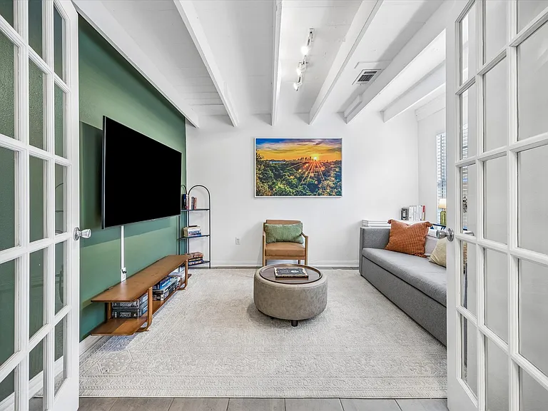 211 Lessin Ln #B — Photo 5