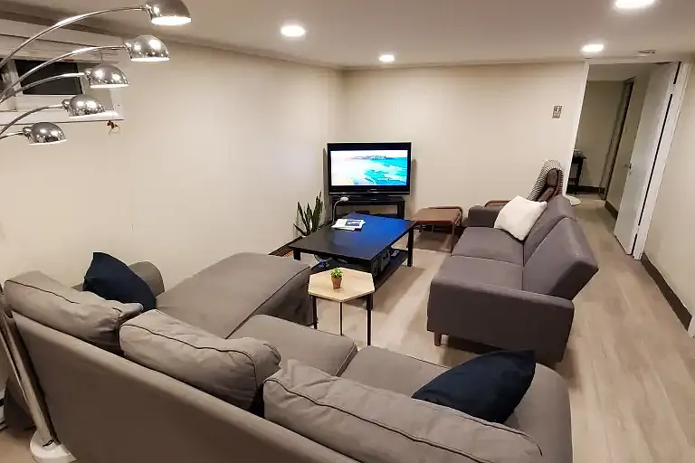 195 Morley Ave #1A — Photo 1