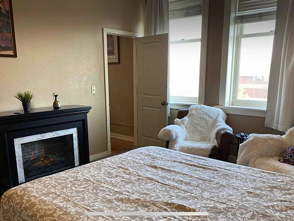 3rd image of 302 W Yakima Ave #213