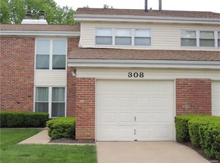 308 Fox Village Ct, Ballwin, MO 63021