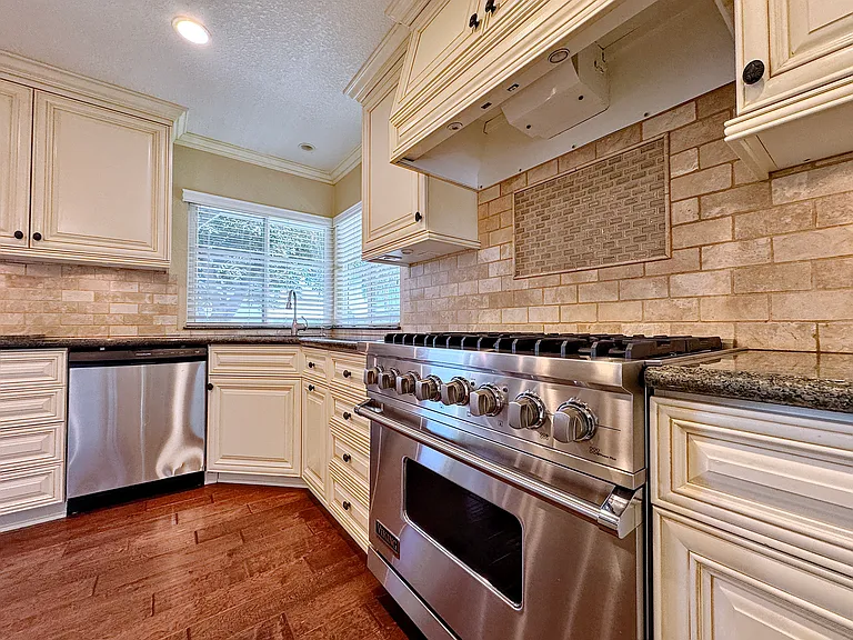 1652 Longview Dr — Photo 5