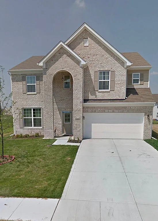 1945 Lakecrest Dr photo 1