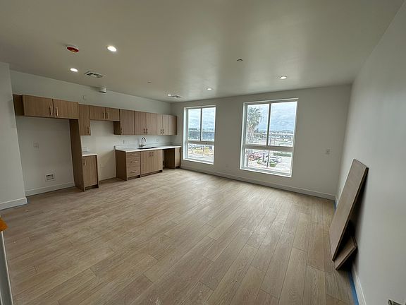 2nd image of 11814 Aviation Blvd #9fb4d9200