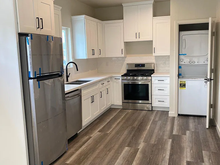 324 E Colorado Blvd #1 — Photo 10