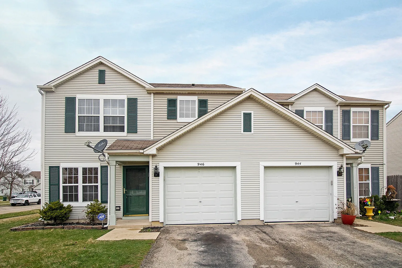 946 E Savannah Dr photo 1