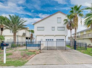 207 Isles End Rd, Tiki Island, TX 77554