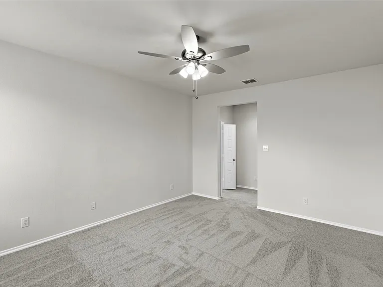 2112 Sesaro Dr — Photo 11