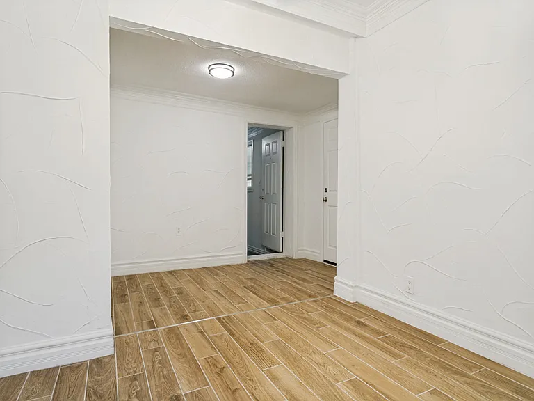 415 Crockett — Photo 11